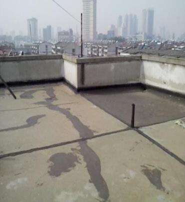 石嘴山漏水维修 楼顶漏水是什么原因，楼顶漏水维修方法是什么?